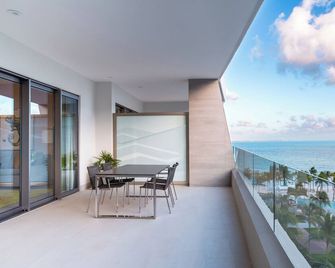 Beachfront 2br- Sleeps 6 - Ocean View - Garza Blanca Cancun! - Punta Sam - Balcony