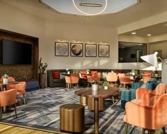 DoubleTree by Hilton Manchester Airport - Manchester - Lobby