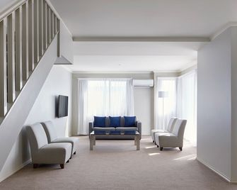 Pinnacle Apartments - Kingston - Pokój dzienny