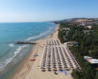 Club del Sole Stork Family Collection - Roseto degli Abruzzi - Strand
