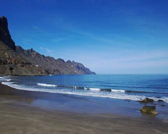 Stylish, renovated, typical Canarian house in a beautiful area, hiking, wifi - Taganana - Beach