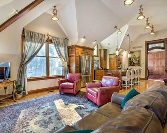 Historic Guest House on Castle Kimble Estate! - Manhattan