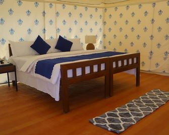 Teela Jaisalmer Luxury Desert Swiss Tents - Sām - Schlafzimmer