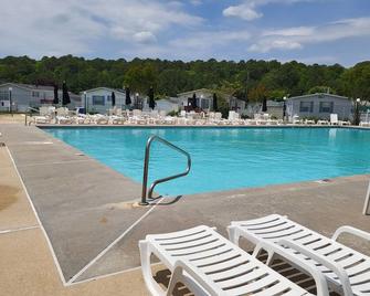 Assateague Pointe - Helmsman - Berlin - Pool