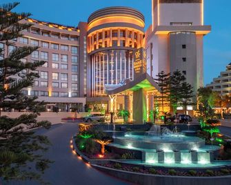 Fame Residence Lara & Spa - אנטליה - בניין