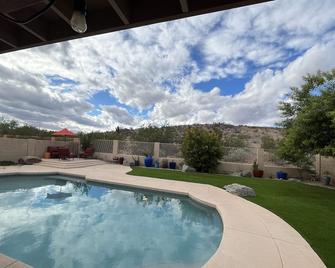 Desert oasis with stunning views in Phoenix - easy access to freeways - Ahwatukee - Pool