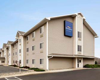 Baymont by Wyndham Fremont - Fremont - Gebäude