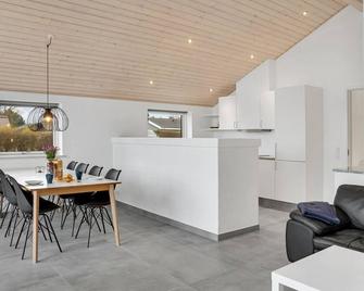 4 Bedroom Gorgeous Home In Bogo By - Bogø By - Dining room