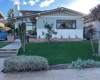 Cozy Cottage in the Heart of San Diego, close to Airport, Liberty Station - San Diego - Outdoors view