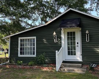 Cozy 1-bedroom cottage in lovely Rocky Mount with AC - Rocky Mount - Bina