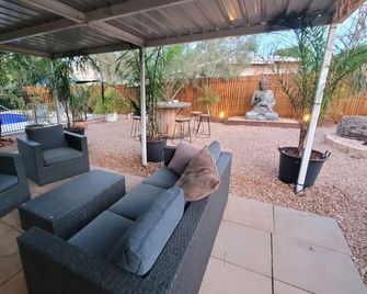 16 Stokes-Hughes Street - With Pool - Exmouth - Patio
