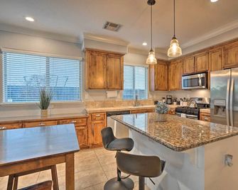 Family-Friendly Lincoln Home: 8 Mi to Casino! - Lincoln - Kitchen