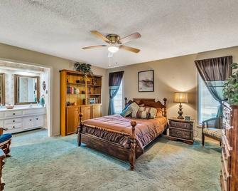 Homestead House - In Shadow Hills Golf Course Division Home - Lubbock - Bedroom