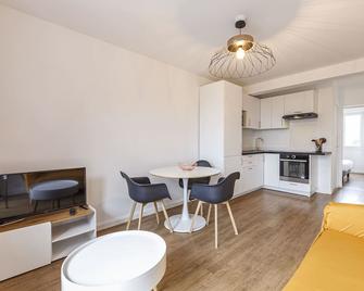 Le Mermoz Wifi Balcon Parking - Laval - Kitchen