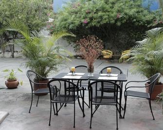 هوتل بوسادا ديل أنخيل - ميريدا - شرفة مرصوفة