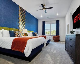 Mothership Arlington: Walk to Stadiums Pool Heated Spa Mini Golf Games & More - Arlington - Bedroom