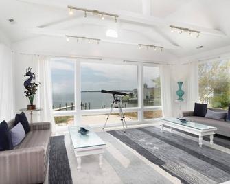 Beach House - Oxford - Living room