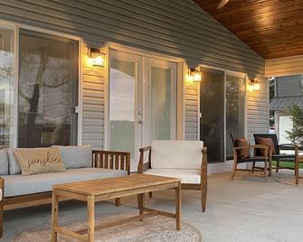 New Listing Cozy Lakefront Home - 10 Miles from Culver Academy - Knox - Patio