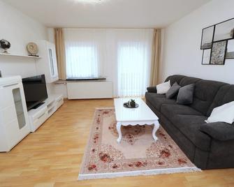 Holiday Home in Essen near Messe Essen - Essen - Living room