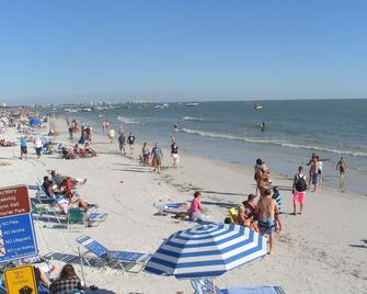 Sunshine Getaway Vacation Rentals! - Fort Myers - Strand