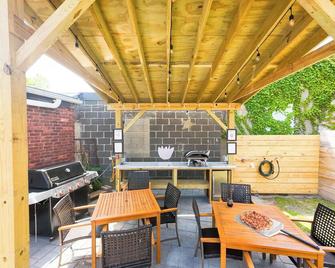 Jennifer's Amazing City View Private Apartment - Providence - Patio