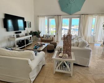 Rw Bimini Resort - Bay Waterfront 4 Bed/3 Bath Private House - 75ft Boat Slip - Bailey Town - Sala de estar