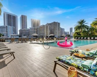Amazing Studio with Balcony & Pool - Hallandale Beach - Kolam