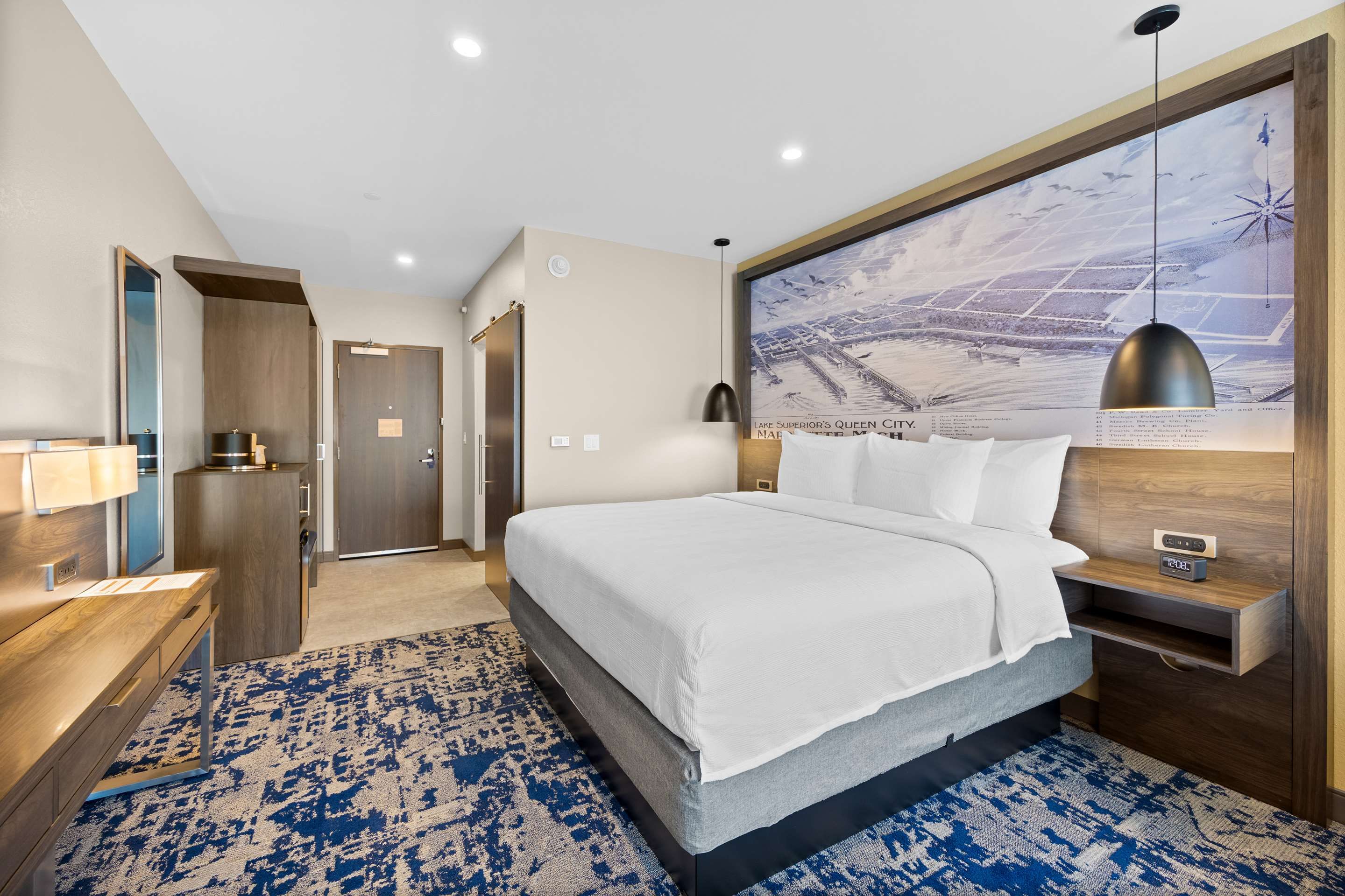 Best Western Plus Marquette Hotel & Suites - Marquette - Bedroom