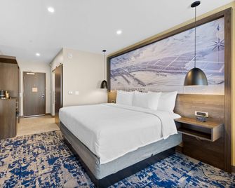 Best Western Plus Marquette Hotel & Suites - Marquette - Bedroom