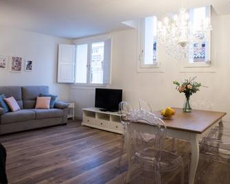 Tercero B - 3 B - Apartamentos Almada - Plaza Del Pilar - Saragossa - Wohnzimmer