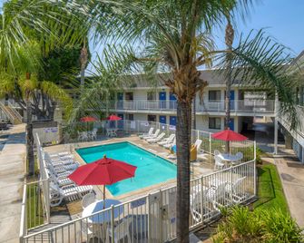 موتيل 6 سان دييغو - إل كاجون - إل كاجون - حوض السباحة