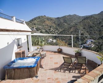Modern Spacious Rural Villa With Private Pool, Hot Tub and WiFi - Comares - Balcony