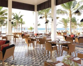Experience Luxury Living in Beach Resort! Plunge Pool & Sundeck, Spa Facility! - ซาลาลาห์ - ร้านอาหาร