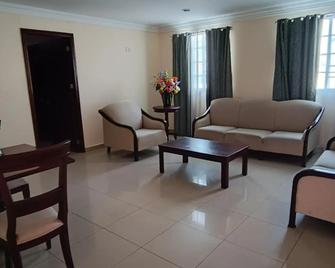 Hotel Confort Plaza & Suite - Culiacán - Wohnzimmer