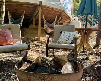 Whispering Waters Dome Getaway - Cosby - Patio