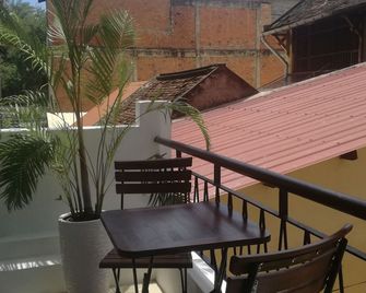 The Place Hostel Battambang - Ciudad de Battambang - Balcón