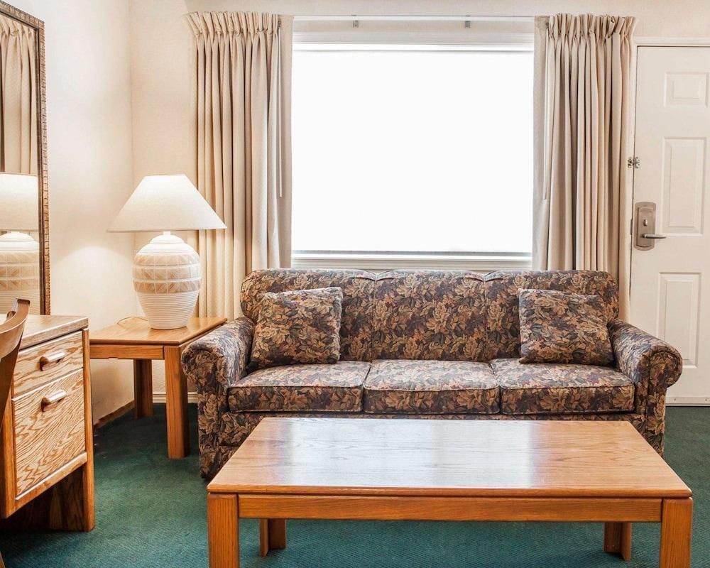 Naval Suites, near Shipyard, Bremerton - Bremerton - Stue
