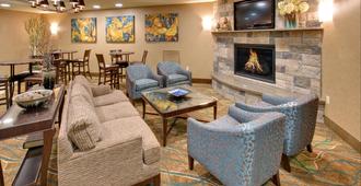 Holiday Inn Express Hotel & Suites Grand Island - Grand Island - Area lounge