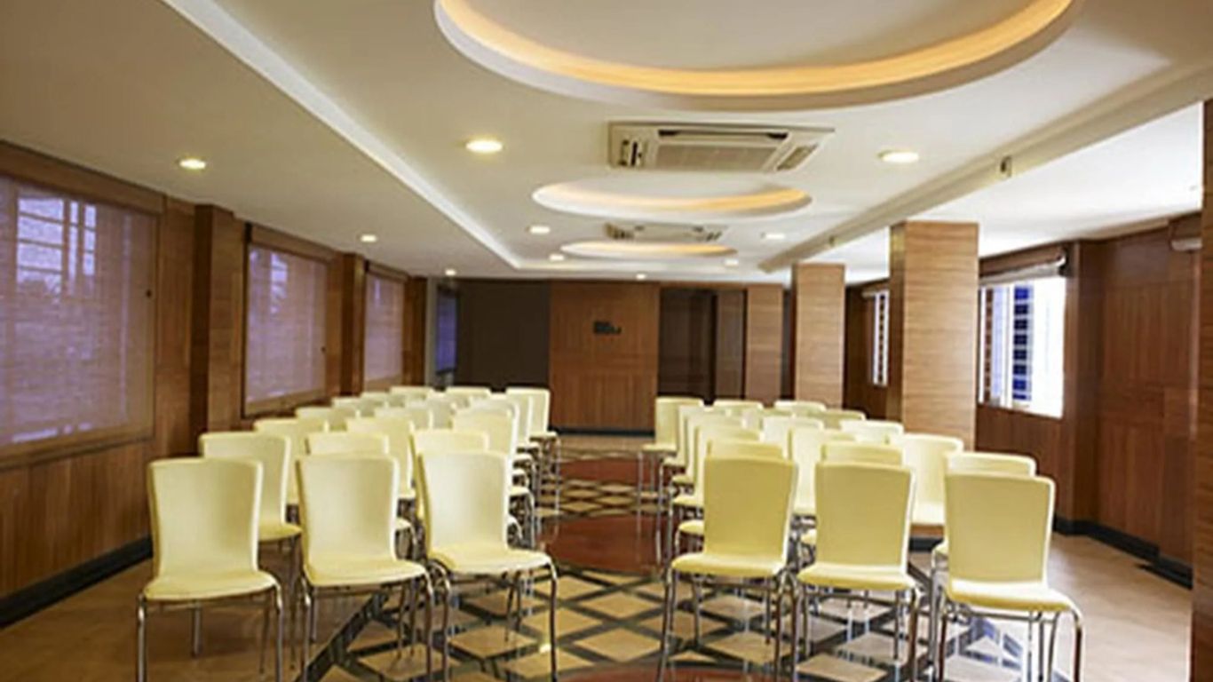 OYO Premium Airport Sitra