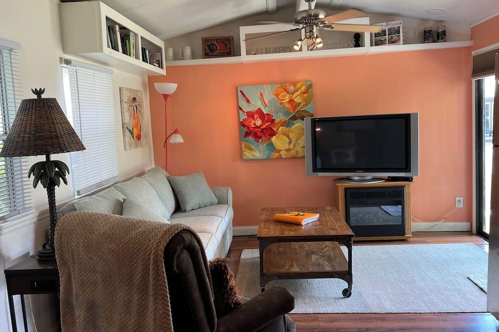 Waterfront Cottage On The Harris Chain In Leesburg - Leesburg - Obývací pokoj