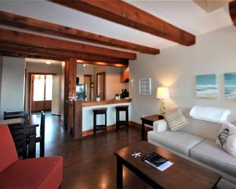 Seaside - Ucluelet - Living room