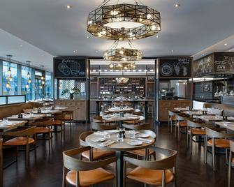 ماريوت إكسكيوتف أبارتمنتس ميلينيوم كورت - بودابست - مطعم