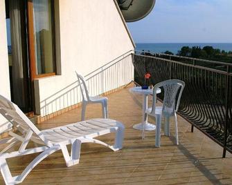 Family Hotel Saint Nicola - Saints Constantine and Helena - Balkón