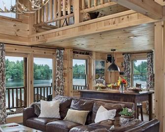 Gunstock ski area, Prep Schools, walking to shops, dining, hiking, dog friendly - Meredith