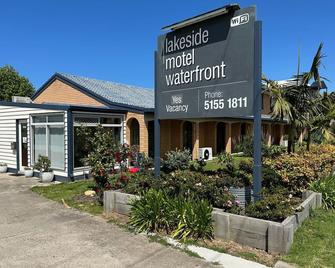 Lakeside Motel Waterfront - Lakes Entrance - Gebäude