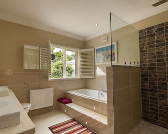 Sea Breeze Lodge B&B - Galway - Bathroom