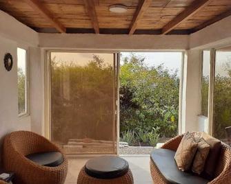 Acogedora Casa Frente al mar en Sta Marianita, 3 Dormitorios con Hermosa Vista ! - San Lorenzo - Sala de estar
