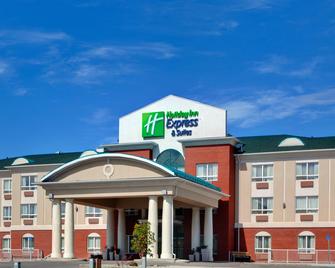 Holiday Inn Express & Suites Hinton - Hinton - Building