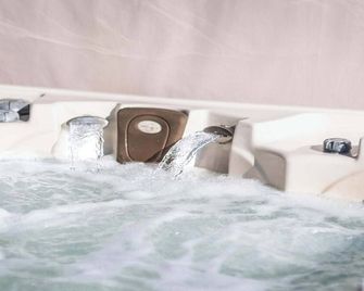 SPA and Lake - Chalet le Relaxarium - Lac Etchemin
