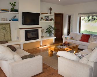 Lovely Villa In Mallorca, Santa Ponsa. Bright and sun lit all day. - Calviá - Salon